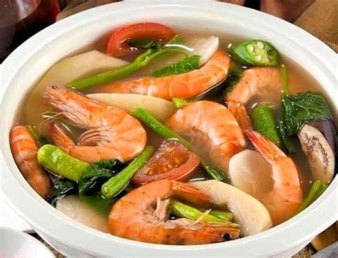   Sinigang na Hipon: Kuuma, happamankeitinen keitto joka kiehtoo makunystyrsillä